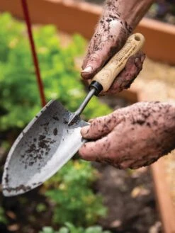 Gardener's Lifetime Trowel -Yard Tool Store 8586972 3242 tif