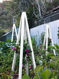 Akoris Garden Tuteur Sr. -Yard Tool Store 8600517 03V tif 1