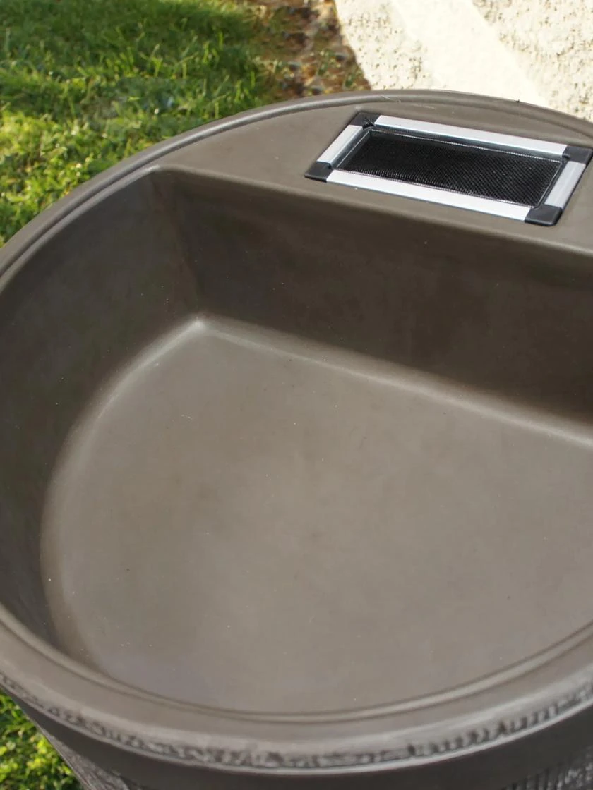 Round Rain Barrel With Planter, 35 Gallons 3 Round Rain Barrel With Planter, 35 Gallons - Image 3